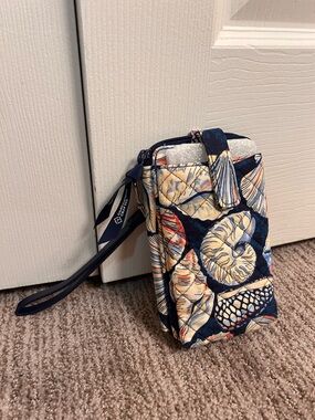 NWOT Wallet Wristlet with Phone Pouch | Morning Shells pattern | Quilted Navy